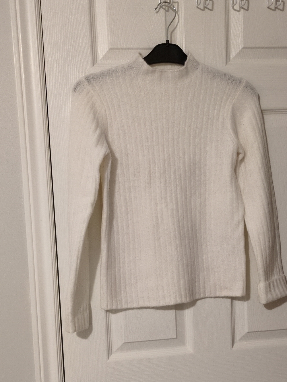 Uniqlo Women's White Ribbed Mock Turtleneck Sweater